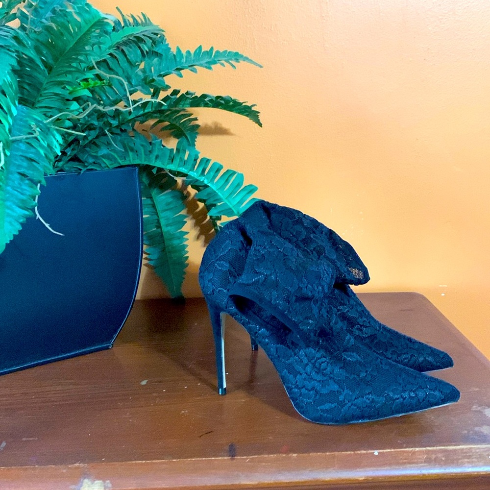 !NEW! Aldo black lace booties size 8.5